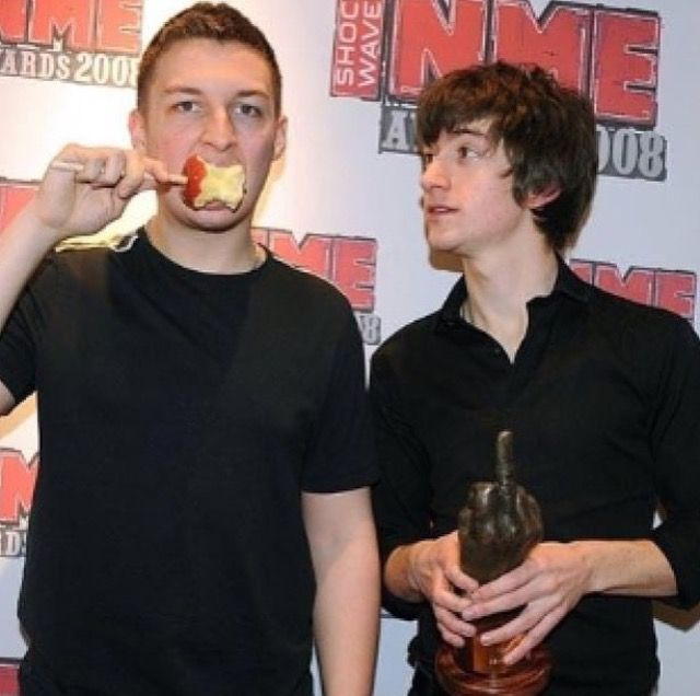 Matt Helders and Alex Turner.jpg, 47kB